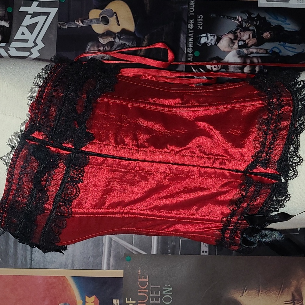 Red Sateen corset - Picture 6 of 8